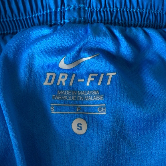 Nike, lined, dri-fit athletic shorts - Picture 2 of 2